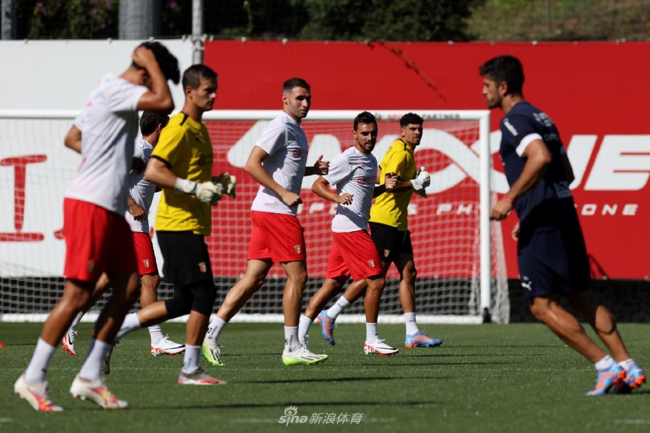 小南斯力挺老鹰双星：约翰逊比赛观赏性拉满 里萨谢符合更衣室期待