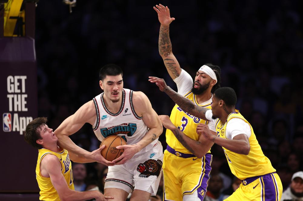 造乌龙+关键铲断，约罗当选与富勒姆一役曼联队内最佳球员